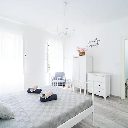 Swan - Old Town Apartman